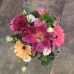 Kód: L033  obsah:  gerbera, lilie, eustoma, santina, trs. růže, zeleň