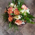 Kód: L029  obsah:  krátké růže, alstromélie, zeleň , držák