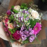 Kód: L046  obsah:  hortenzie,pivoňky,gerbery,santina, růže, zeleň